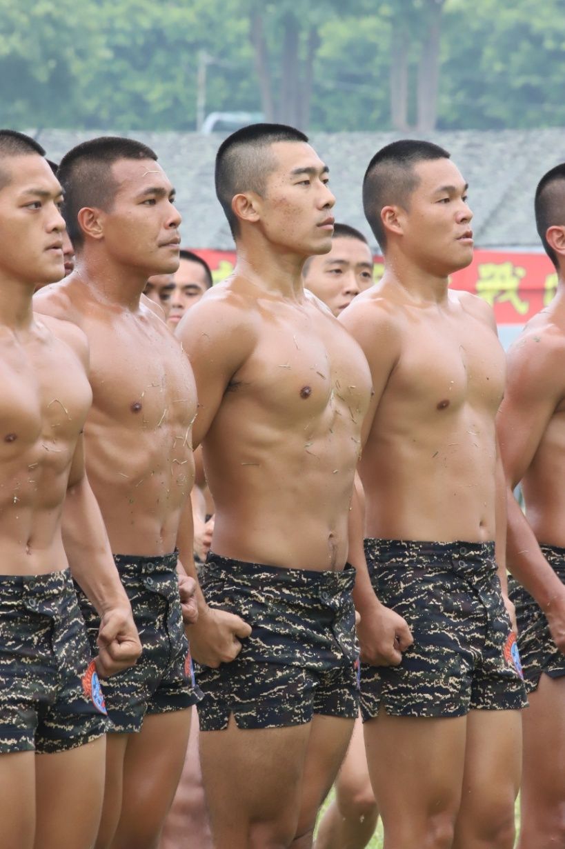 【男慾迷彩】系列之 《男感絕叫，海陸男師！》 （我買了一個海軍陸戰隊）